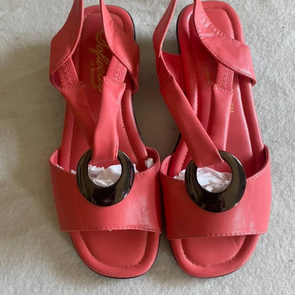NWOB Sofwear by Beacon Coral Sling Back Sandals Size 6